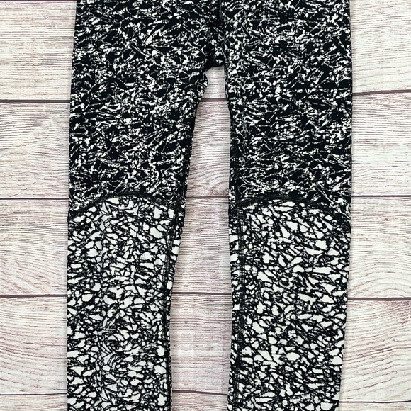 Lululemon Wunder Under High Rise Black and White Activewear Leggings Size 4 - Picture 3 of 11